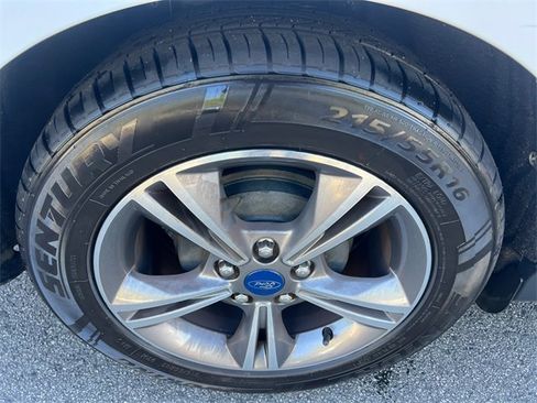 Used 2018 Ford Focus SE w/ SE Appearance Package image 17