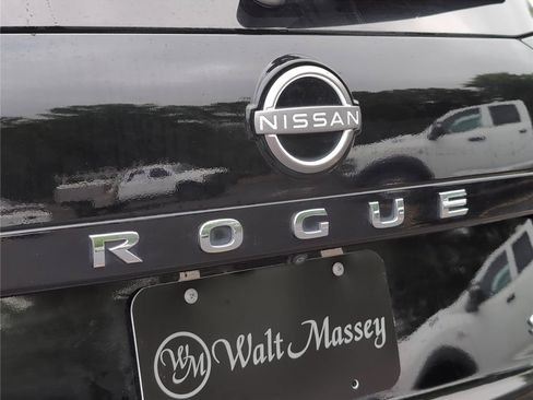 Used 2023 Nissan Rogue SV FWD image 5