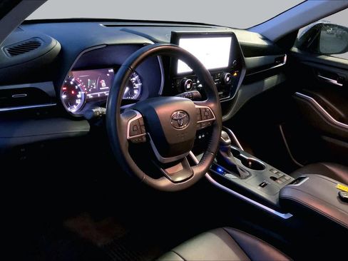Used 2023 Toyota Highlander XLE FWD image 15