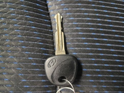 Used 2013 Hyundai Elantra image 32