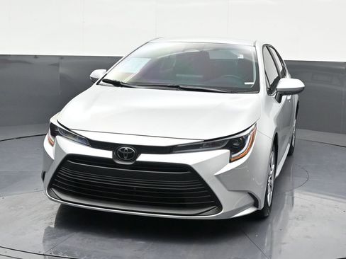Used 2025 Toyota Corolla LE w/ Convenience Package image 9