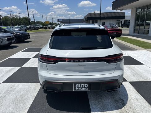 Used 2025 Porsche Macan AWD/4WD image 4