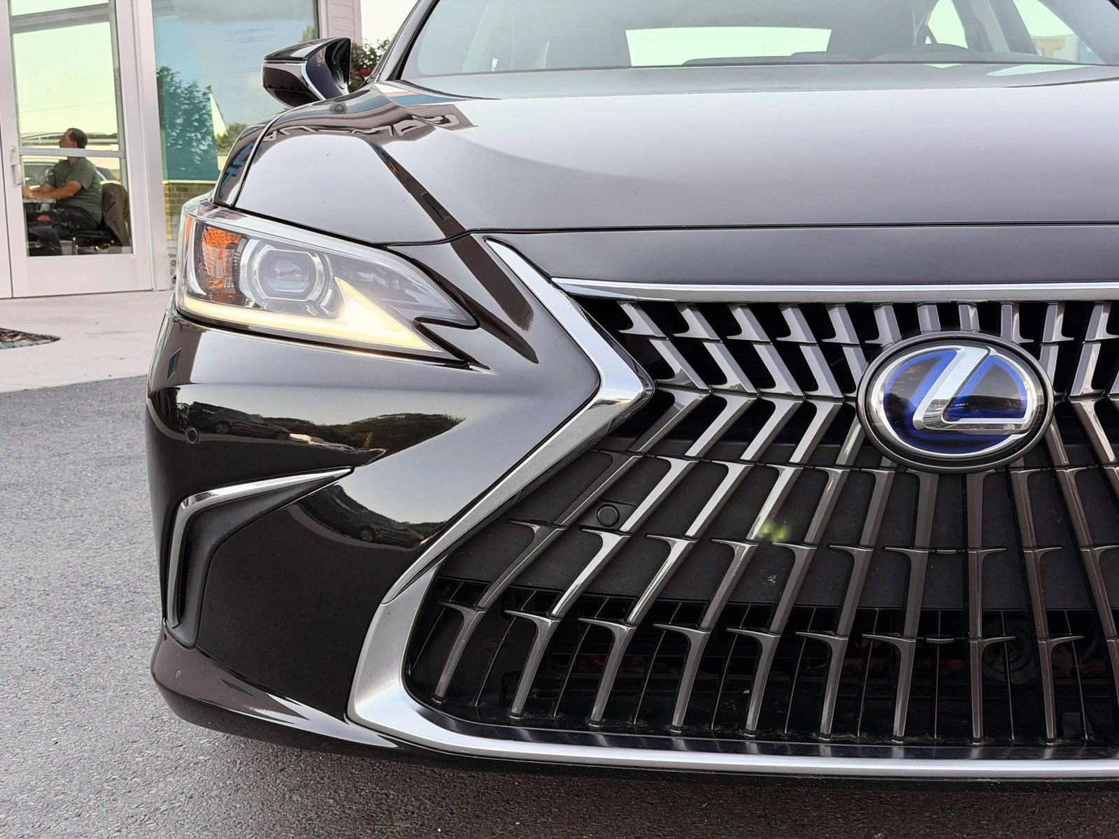 Used 2022 Lexus ES 300h w/ Premium Package FWD image 9