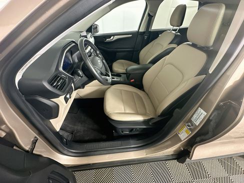 Used 2021 Ford Escape SEL w/ Technology Package FWD image 13