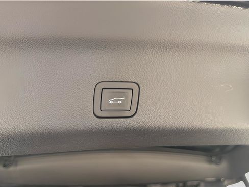 Used 2024 GMC Yukon Denali AWD/4WD image 19