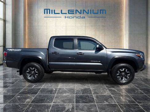 Used 2022 Toyota Tacoma TRD Off-Road AWD/4WD image 6