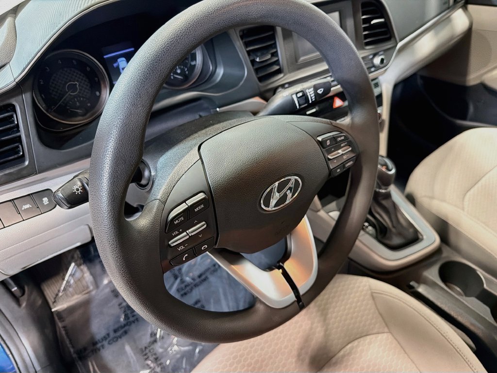 Used 2020 Hyundai Elantra SE FWD image 12