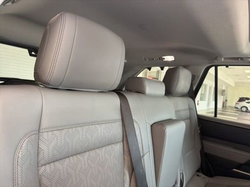 Used 2024 Toyota Sequoia Limited w/ Tow Technology Package AWD/4WD image 15