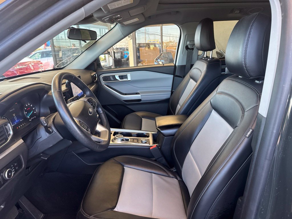 Used 2023 Ford Explorer XLT w/ Equipment Group 202A AWD/4WD image 12