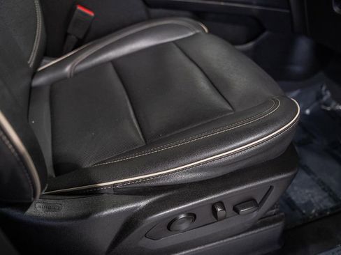 Used 2023 GMC Yukon SLT image 41