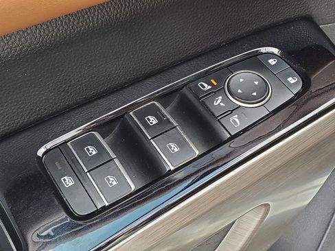 Used 2023 Nissan Pathfinder Platinum FWD image 20