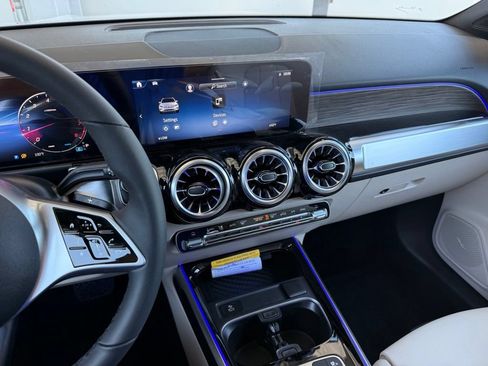 New 2026 Mercedes-Benz GLB 250 image 21