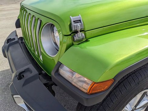 Used 2019 Jeep Wrangler Unlimited Sahara image 9