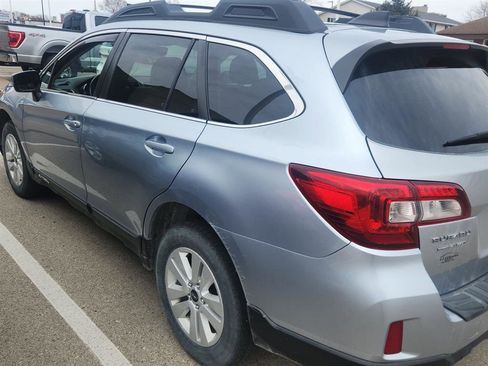 Used 2017 Subaru Outback 2.5i Premium image 6