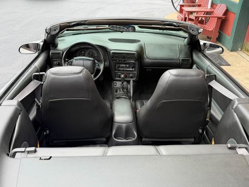 Used 2002 Chevrolet Camaro Z28 w/ Sport Appearance Pkg RWD image 29