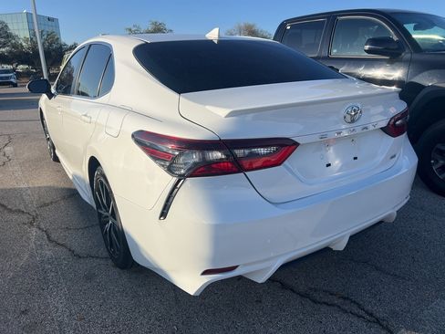 Used 2022 Toyota Camry SE image 6