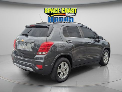 Used 2017 Chevrolet Trax LT w/ LT Convenience Package image 9