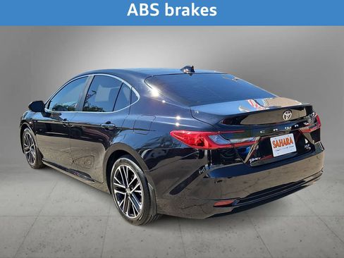 Used 2026 Toyota Camry XLE w/ Premium Plus Package image 8