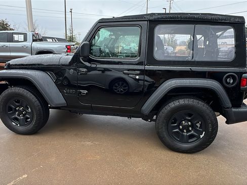 Used 2024 Jeep Wrangler Sport image 11