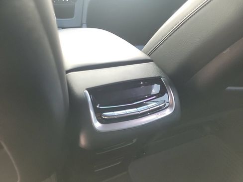 Used 2025 Cadillac XT6 Luxury FWD image 21