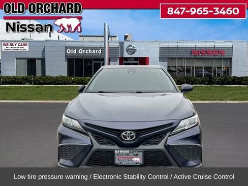 Used 2021 Toyota Camry SE image 3