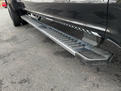 Used 2017 Ford F350 Lariat w/ Chrome Package image 20