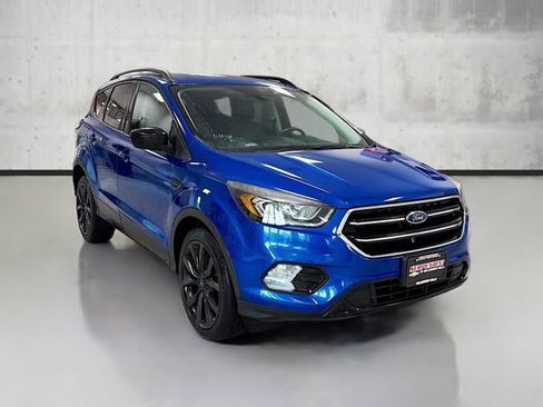Used 2018 Ford Escape SE w/ SE Sport Appearance Package image 3
