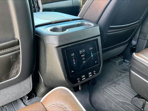 Used 2026 GMC Yukon XL Denali Ultimate w/ LPO, Floor Liner Package AWD/4WD image 33