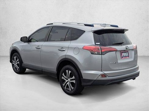 Used 2018 Toyota RAV4 LE FWD image 7