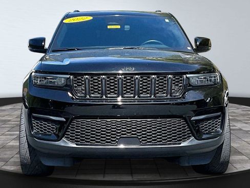 Certified 2022 Jeep Grand Cherokee Altitude AWD/4WD image 4