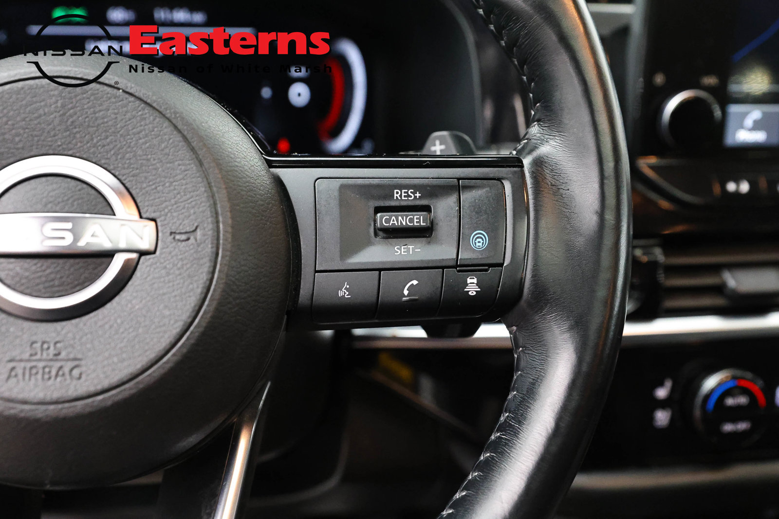 Used 2023 Nissan Pathfinder Platinum AWD/4WD image 16