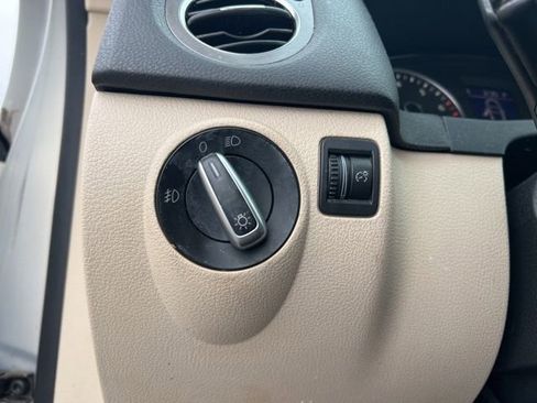 Used 2011 Volkswagen Tiguan 2WD image 10