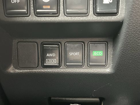Used 2019 Nissan Rogue SV AWD/4WD image 14