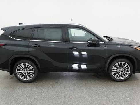 New 2026 Toyota Highlander Platinum AWD/4WD image 7