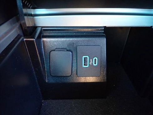 Used 2024 Ford Explorer Limited image 19