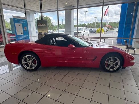 Used 2004 Chevrolet Corvette Convertible w/ Preferred Equipment Group RWD image 2