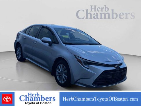 Used 2023 Toyota Corolla LE w/ LE Convenience Package FWD image 1