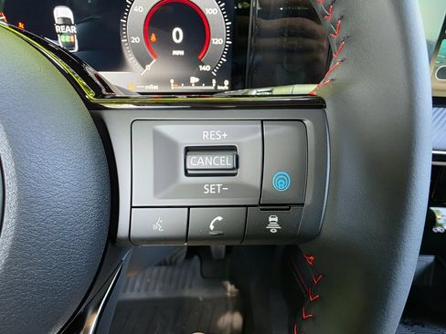 Used 2025 Nissan Kicks SR AWD/4WD image 18