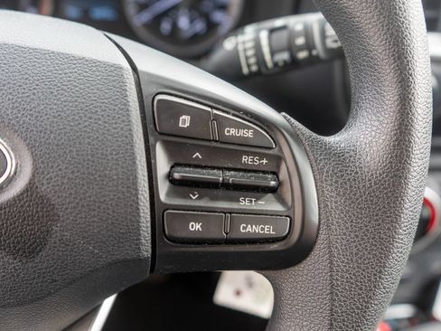 Used 2021 Hyundai Venue SE FWD image 18