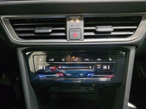 Certified 2025 Volkswagen Taos SE image 22