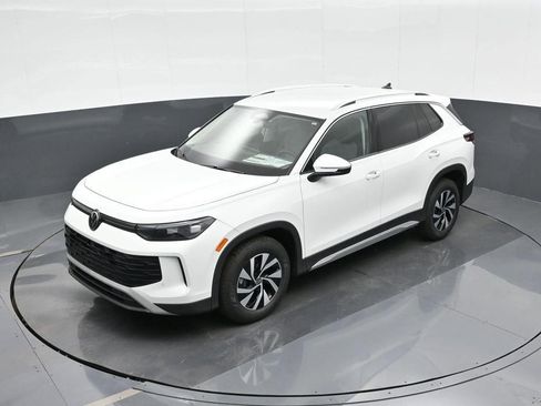 New 2025 Volkswagen Tiguan S FWD image 24