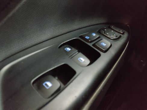 Used 2019 Hyundai Veloster 2.0 FWD image 27