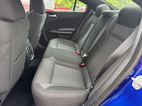 Used 2022 Dodge Charger SXT RWD image 9