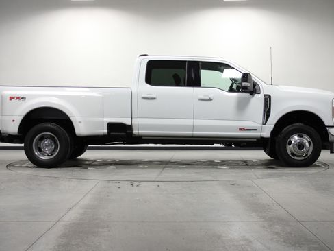 Used 2024 Ford F350 Lariat w/ Lariat Ultimate Package image 3