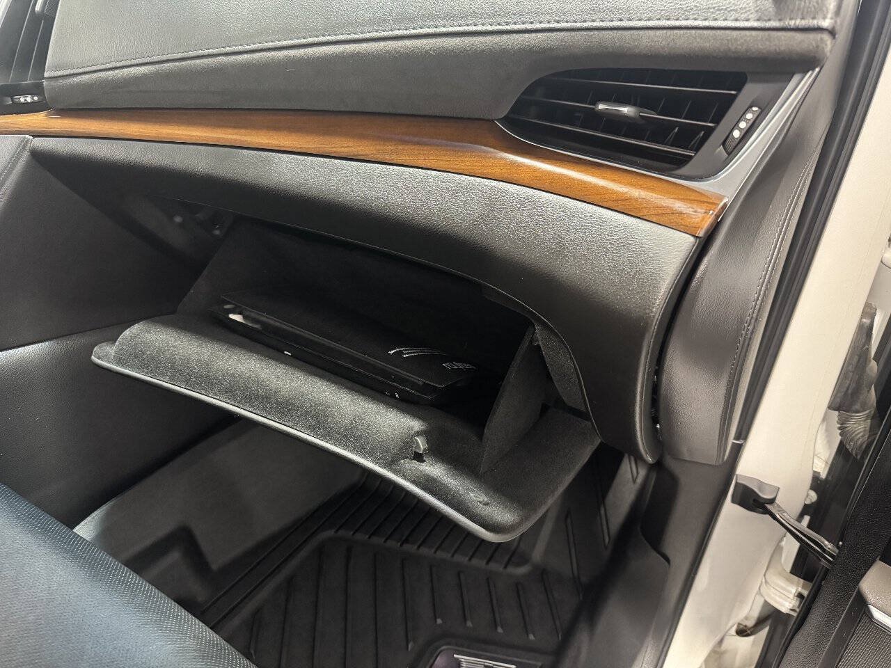 Used 2019 Cadillac Escalade Premium Luxury AWD/4WD image 28