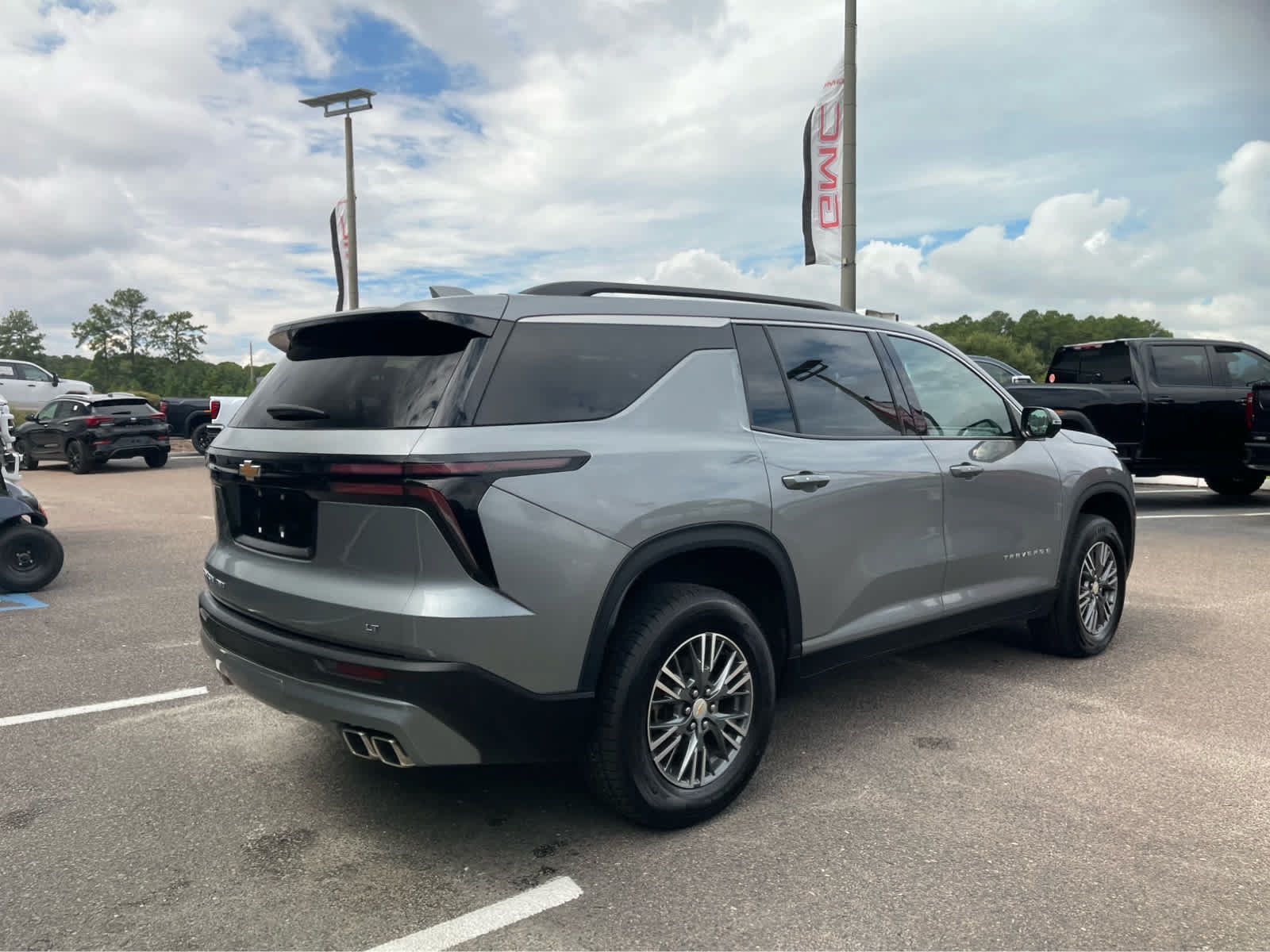 Used 2024 Chevrolet Traverse LT AWD/4WD image 5