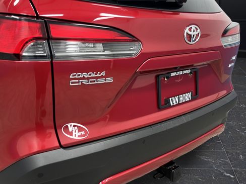 Used 2023 Toyota Corolla Cross XLE AWD/4WD image 35