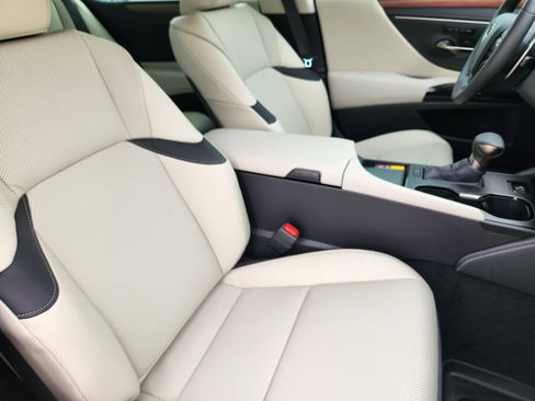 New 2025 Lexus ES 350 350 image 9