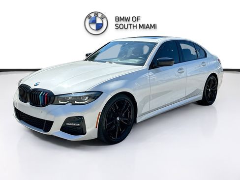 Used 2022 BMW 330i Sedan w/ M Sport Package image 3