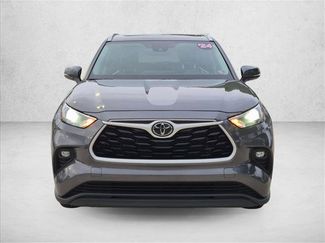 Used 2024 Toyota Highlander XLE FWD video 2